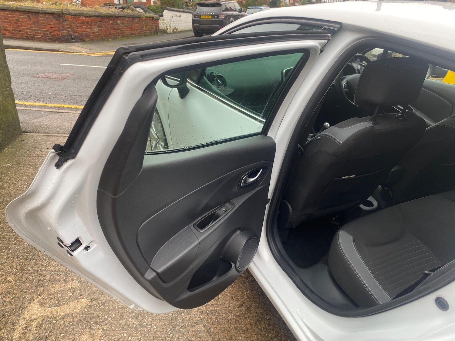 Used Renault Clio for sale - 77484579: Photo 27