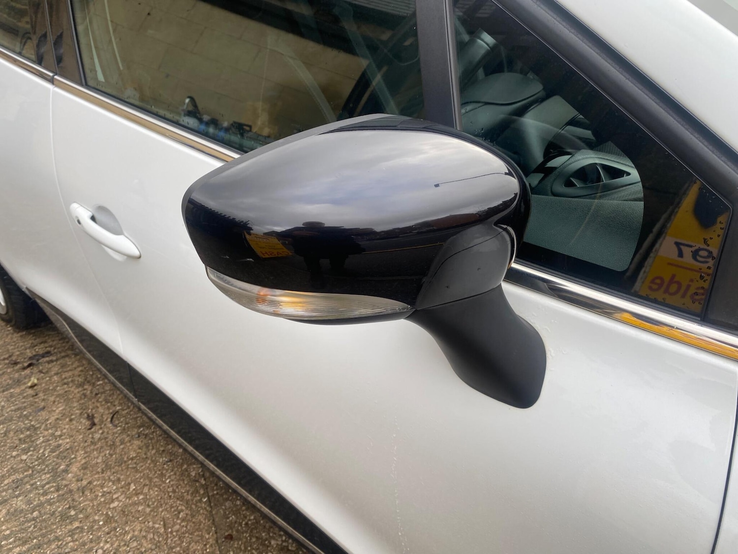 Used Renault Clio for sale - 77484579: Photo 32