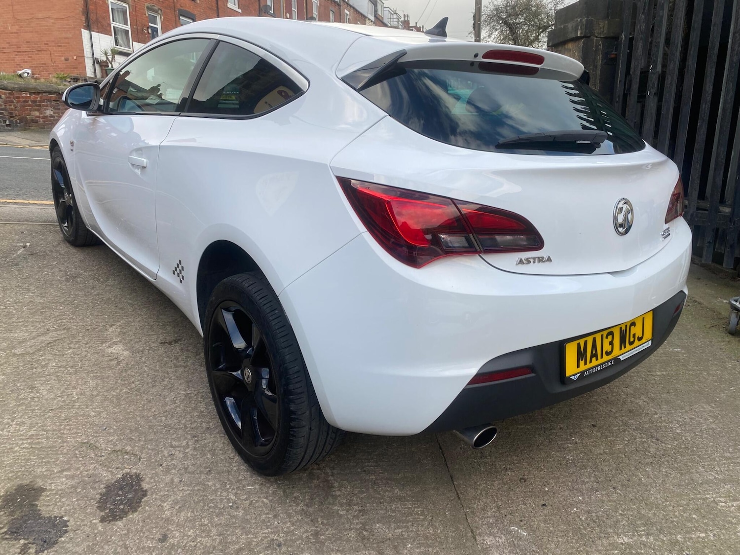 Used Vauxhall Astra GTC 2013 for sale - 77839424: Photo 2