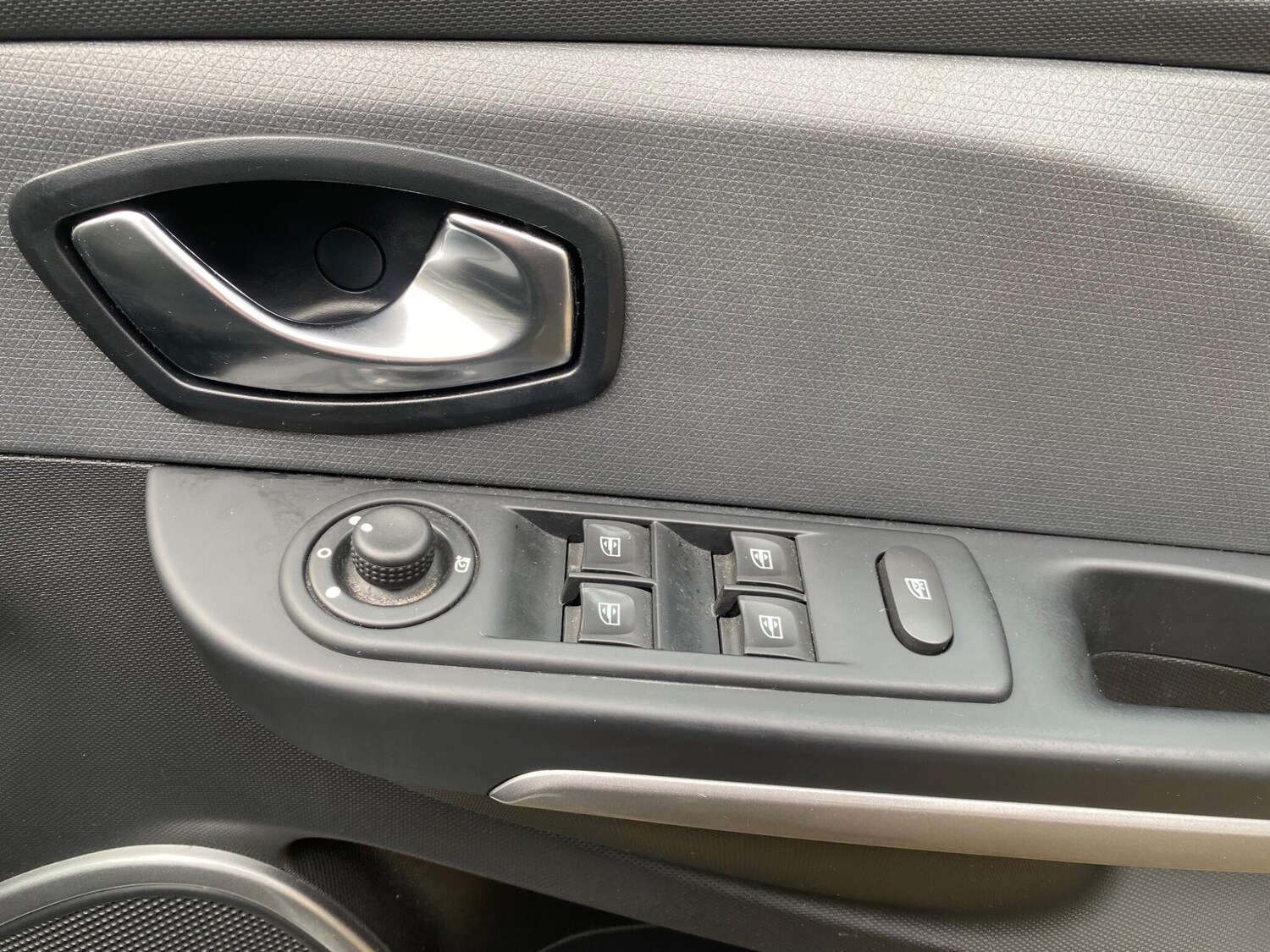 Used Renault Clio for sale - 77704701: Photo 18