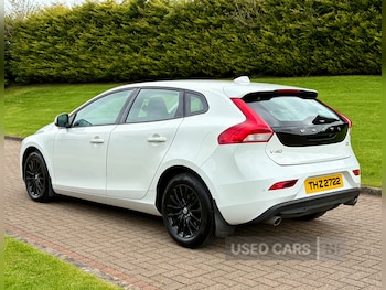 Used Volvo V40 2019 for sale - 78232335: Photo