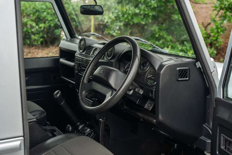Used Land Rover Defender 2011 for sale - 77769844: Photo 2