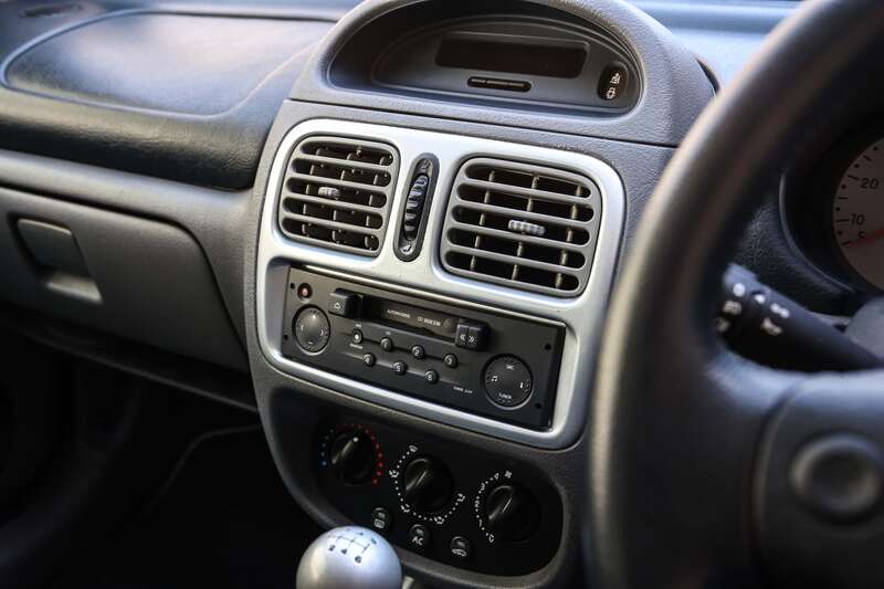 Used Renault Clio 2002 for sale - 78186230: Photo 17