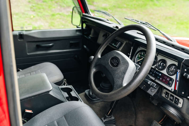 Used Land Rover Defender for sale - 76099767: Photo 2