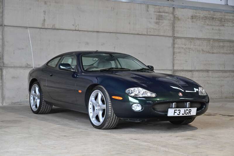 Used Jaguar XKR 2001 for sale - 77696884: Photo 1