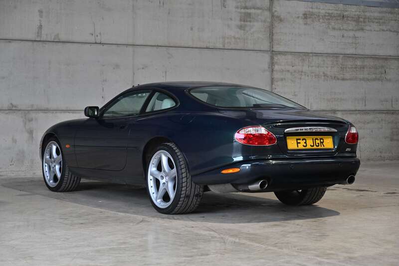 Used Jaguar XKR 2001 for sale - 77696884: Photo 4