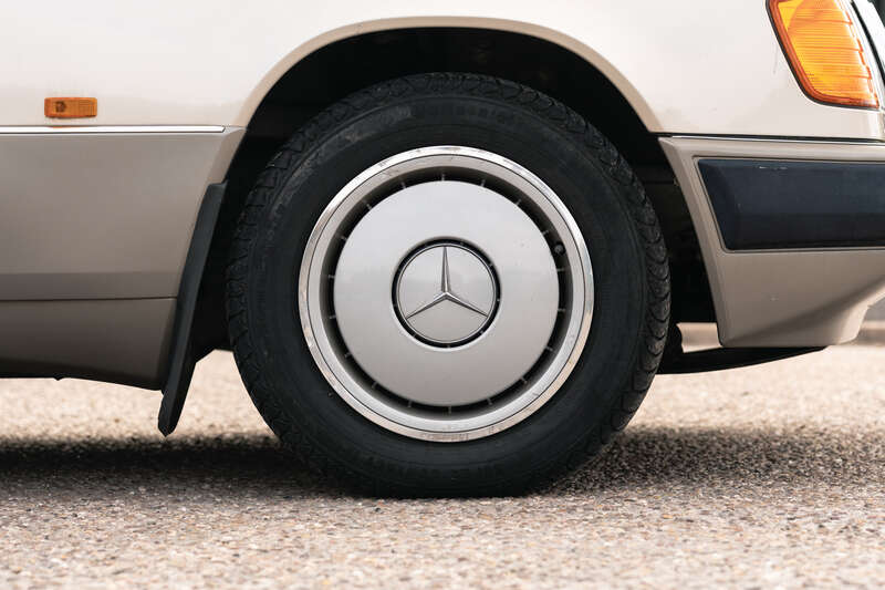 Used Mercedes-Benz 260 1990 for sale - 76285184: Photo 11