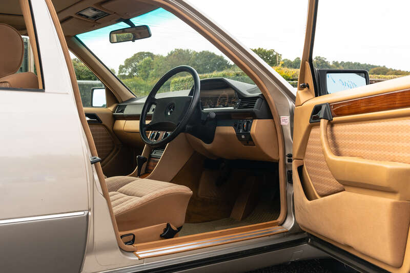 Used Mercedes-Benz 260 1990 for sale - 76285184: Photo 12