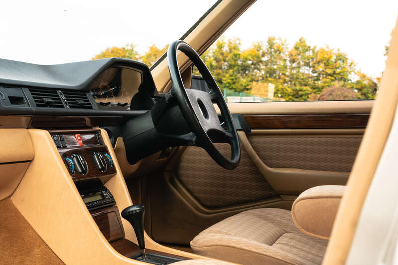 Used Mercedes-Benz 260 1990 for sale - 76285184: Photo 16