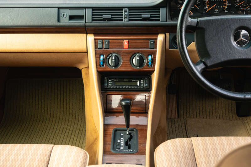 Used Mercedes-Benz 260 1990 for sale - 76285184: Photo 18