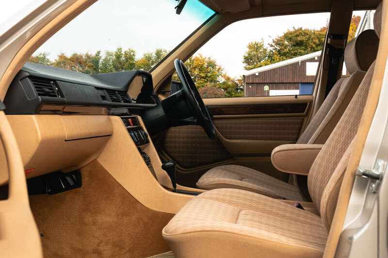 Used Mercedes-Benz 260 1990 for sale - 76285184: Photo 19