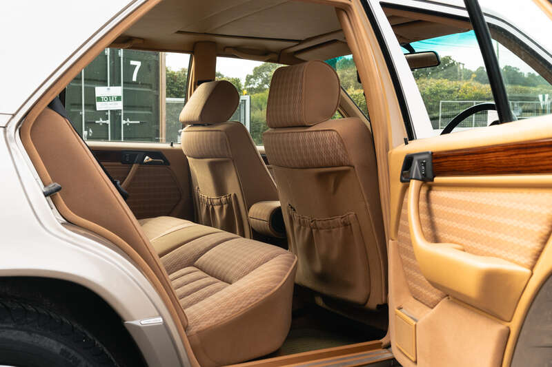 Used Mercedes-Benz 260 1990 for sale - 76285184: Photo 20