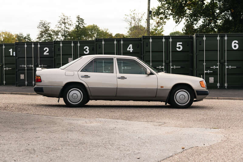 Used Mercedes-Benz 260 1990 for sale - 76285184: Photo 5