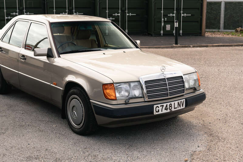 Used Mercedes-Benz 260 1990 for sale - 76285184: Photo 8
