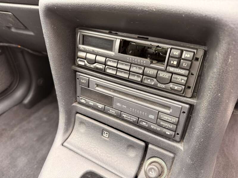 Used Ford Escort 1996 for sale - 77754385: Photo 23