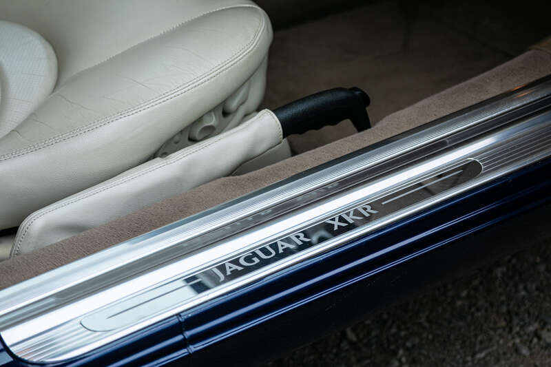 Used Jaguar XKR 2002 for sale - 76099762: Photo 16