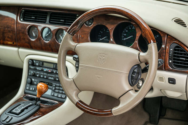 Used Jaguar XKR 2002 for sale - 76099762: Photo 22