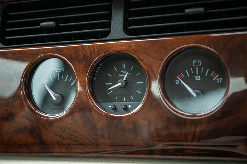 Used Jaguar XKR 2002 for sale - 76099762: Photo 24