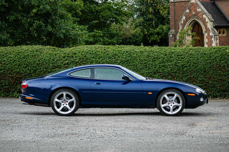 Used Jaguar XKR 2002 for sale - 76099762: Photo 5