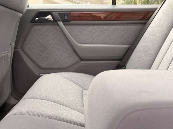 Used Mercedes-Benz E-Class 1995 for sale - 76228658: Photo 24