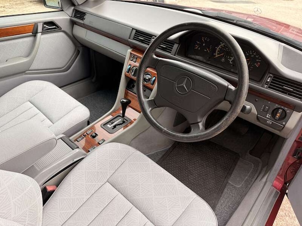 Used Mercedes-Benz E-Class 1995 for sale - 76228658: Photo 2