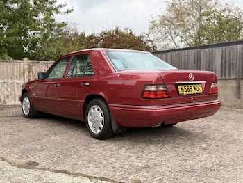 Used Mercedes-Benz E-Class 1995 for sale - 76228658: Photo 4