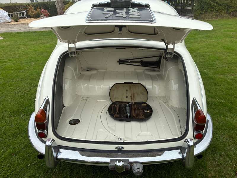 Used Daimler V8 1969 for sale - 76228652: Photo 9