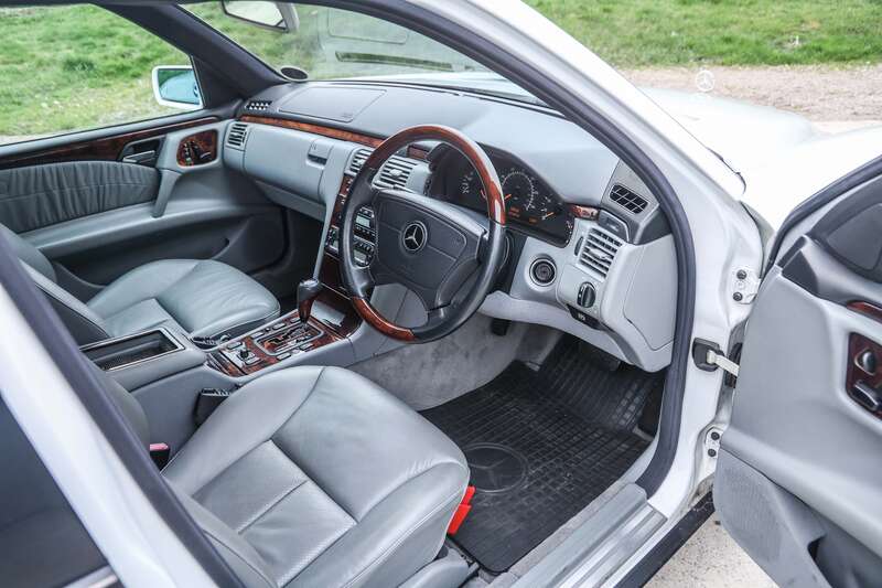 Used Mercedes-Benz E Class for sale - 77754387: Photo 2