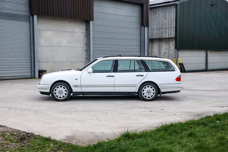 Used Mercedes-Benz E Class for sale - 77754387: Photo 5