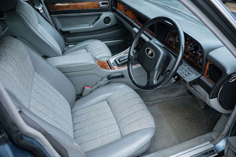 Used Jaguar XJ for sale - 77754397: Photo 2