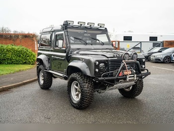 Land Rover Defender 90 feature image