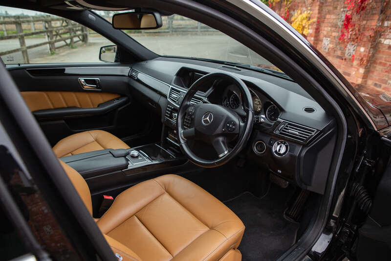 Used Mercedes-Benz E Class 2010 for sale - 76296617: Photo 2
