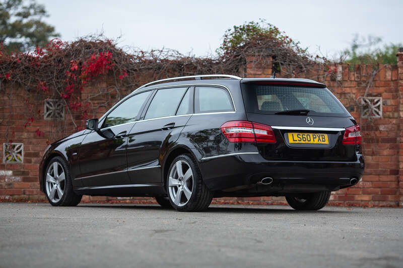 Used Mercedes-Benz E Class 2010 for sale - 76296617: Photo 4