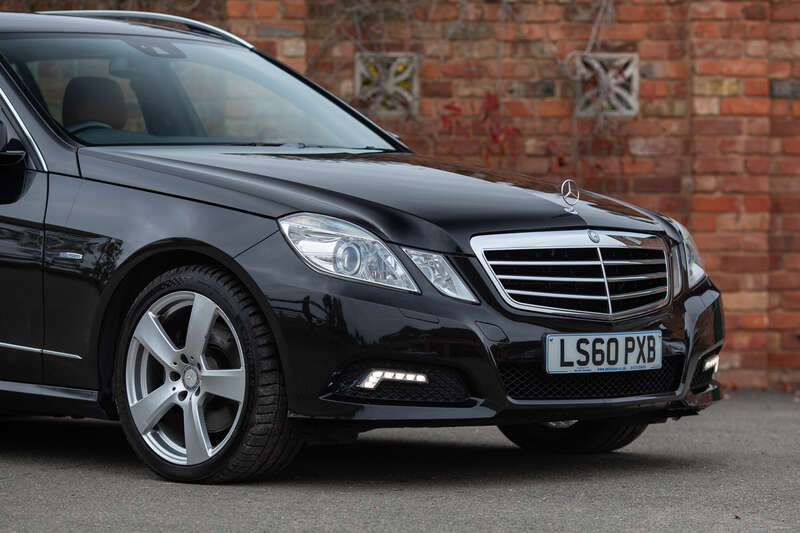Used Mercedes-Benz E Class 2010 for sale - 76296617: Photo 8