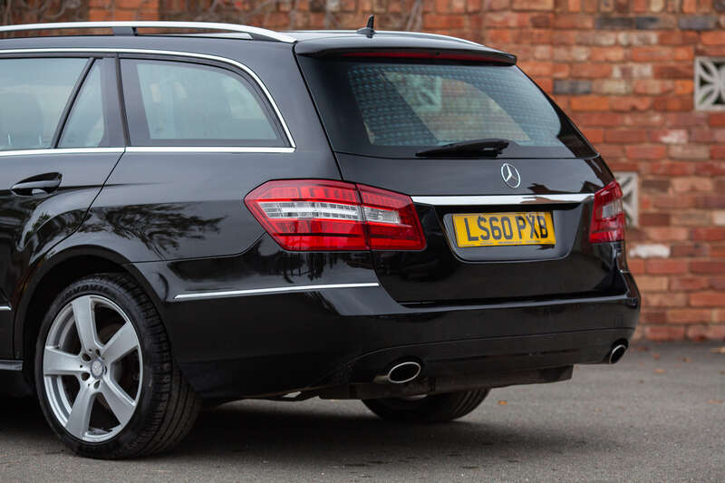 Used Mercedes-Benz E Class 2010 for sale - 76296617: Photo 9