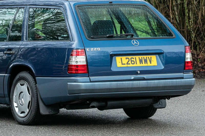 Used Mercedes-Benz E Class 1993 for sale - 77538705: Photo 11