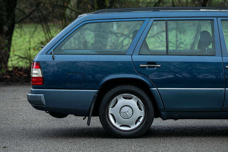 Used Mercedes-Benz E Class 1993 for sale - 77538705: Photo 12