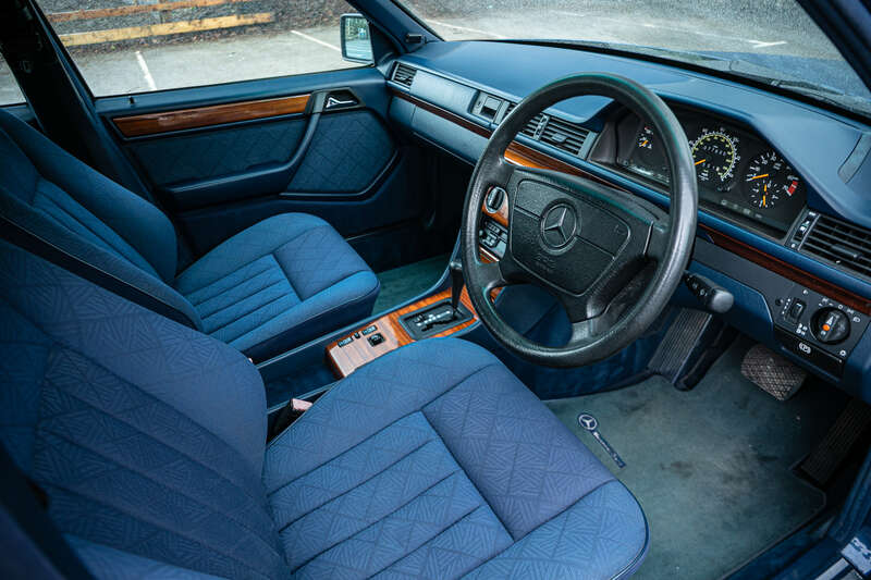 Used Mercedes-Benz E Class 1993 for sale - 77538705: Photo 2