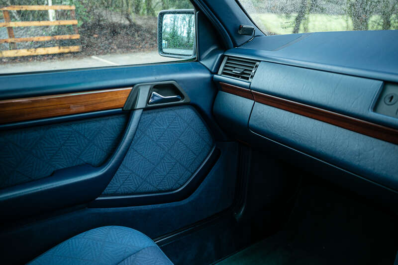 Used Mercedes-Benz E Class 1993 for sale - 77538705: Photo 22