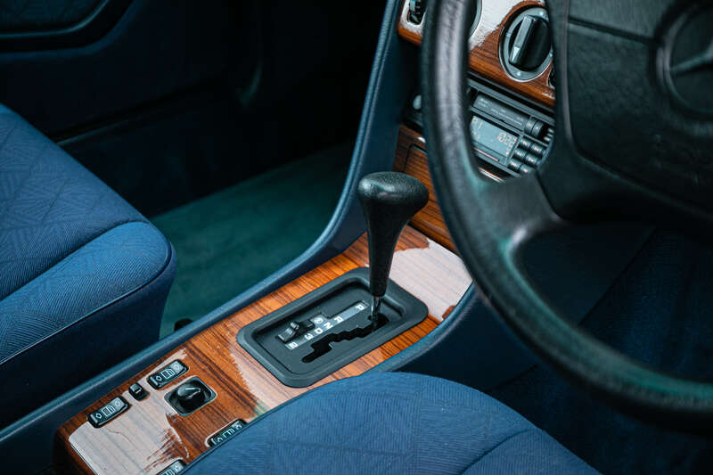 Used Mercedes-Benz E Class 1993 for sale - 77538705: Photo 24