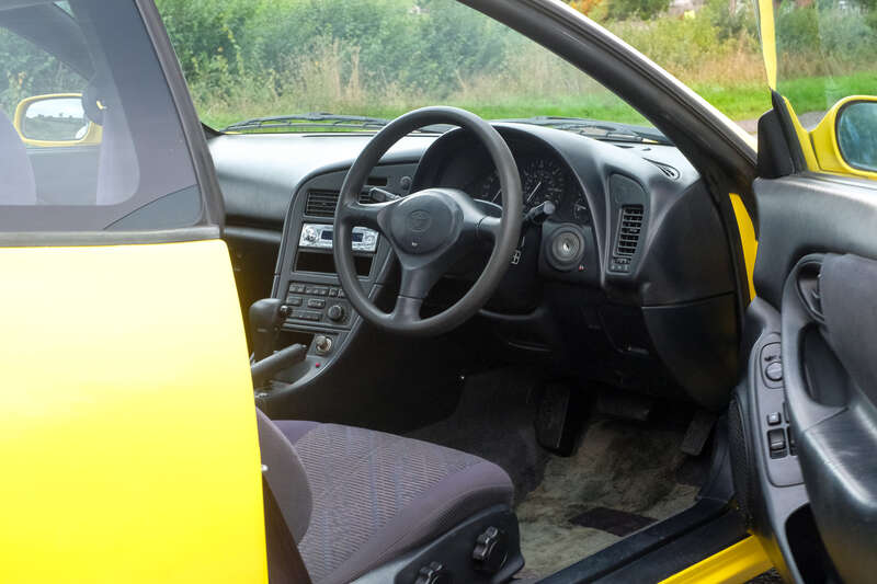 Used Toyota Celica 1999 for sale - 76359052: Photo 2