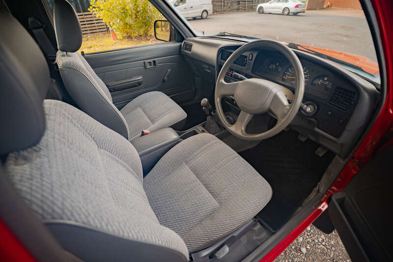 Used Toyota Hilux 1996 for sale - 76271360: Photo 2