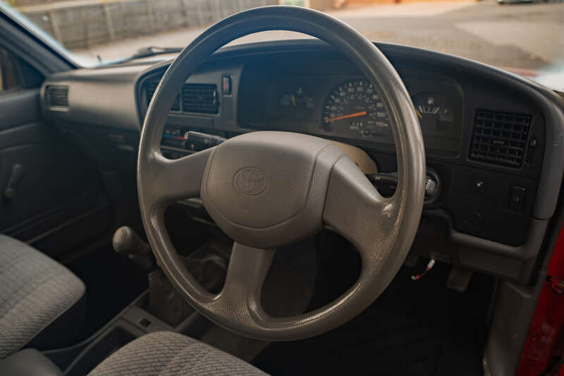 Used Toyota Hilux 1996 for sale - 76271360: Photo 8