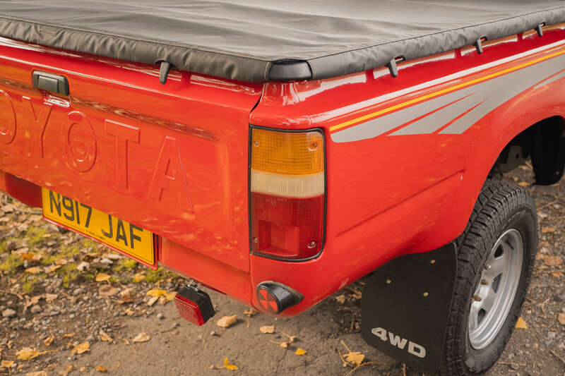 Used Toyota Hilux 1996 for sale - 76271360: Photo 9