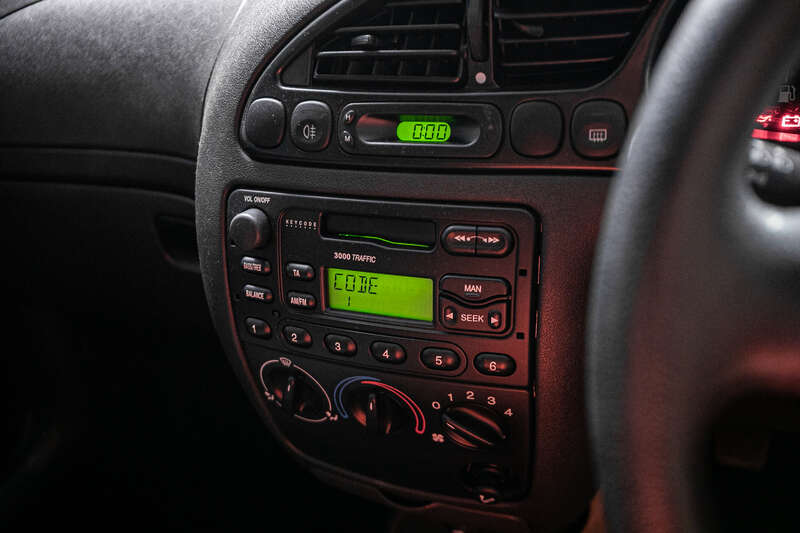 Used Ford Fiesta 2001 for sale - 77769838: Photo 9