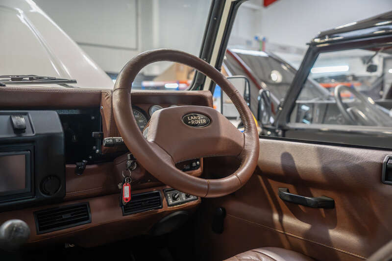 Used Land Rover Defender for sale - 77724329: Photo 2