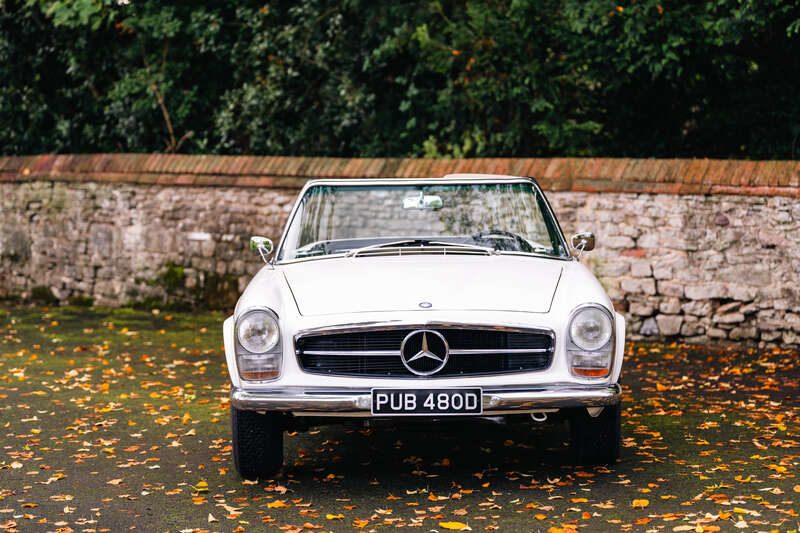Used Mercedes-Benz 230 SL 2021 for sale - 76350311: Photo 10