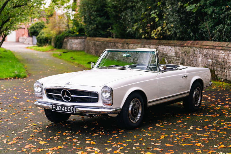 Used Mercedes-Benz 230 SL 2021 for sale - 76350311: Photo 11