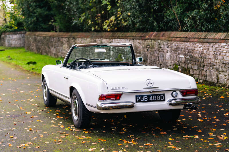 Used Mercedes-Benz 230 SL 2021 for sale - 76350311: Photo 14