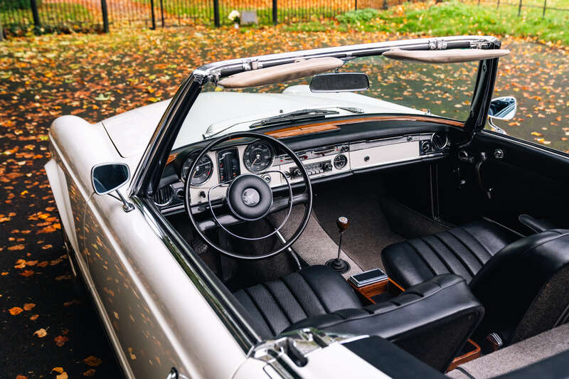 Used Mercedes-Benz 230 SL 2021 for sale - 76350311: Photo 2